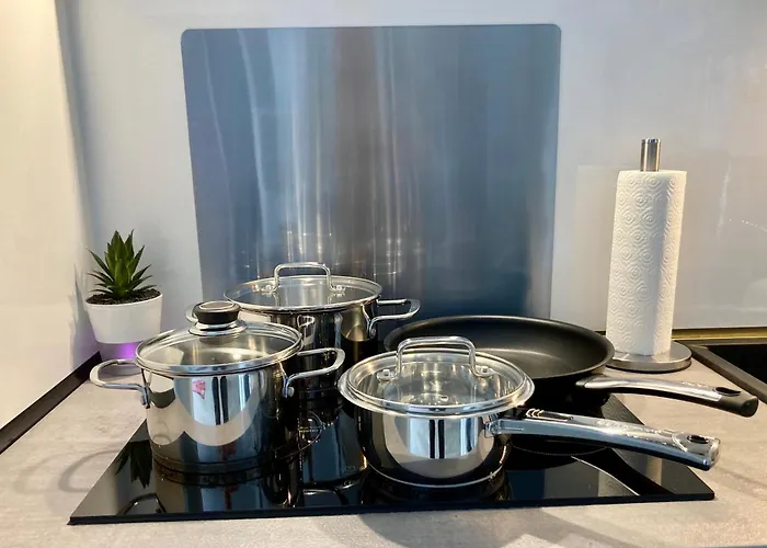 Living At Saarpartments -Adultsonly- 2 Bedrooms, Kitchen - Business & Holiday Apartments For Long- And Short Term Stay, 3 Min To Train Station, Secure E-Bike Parking!