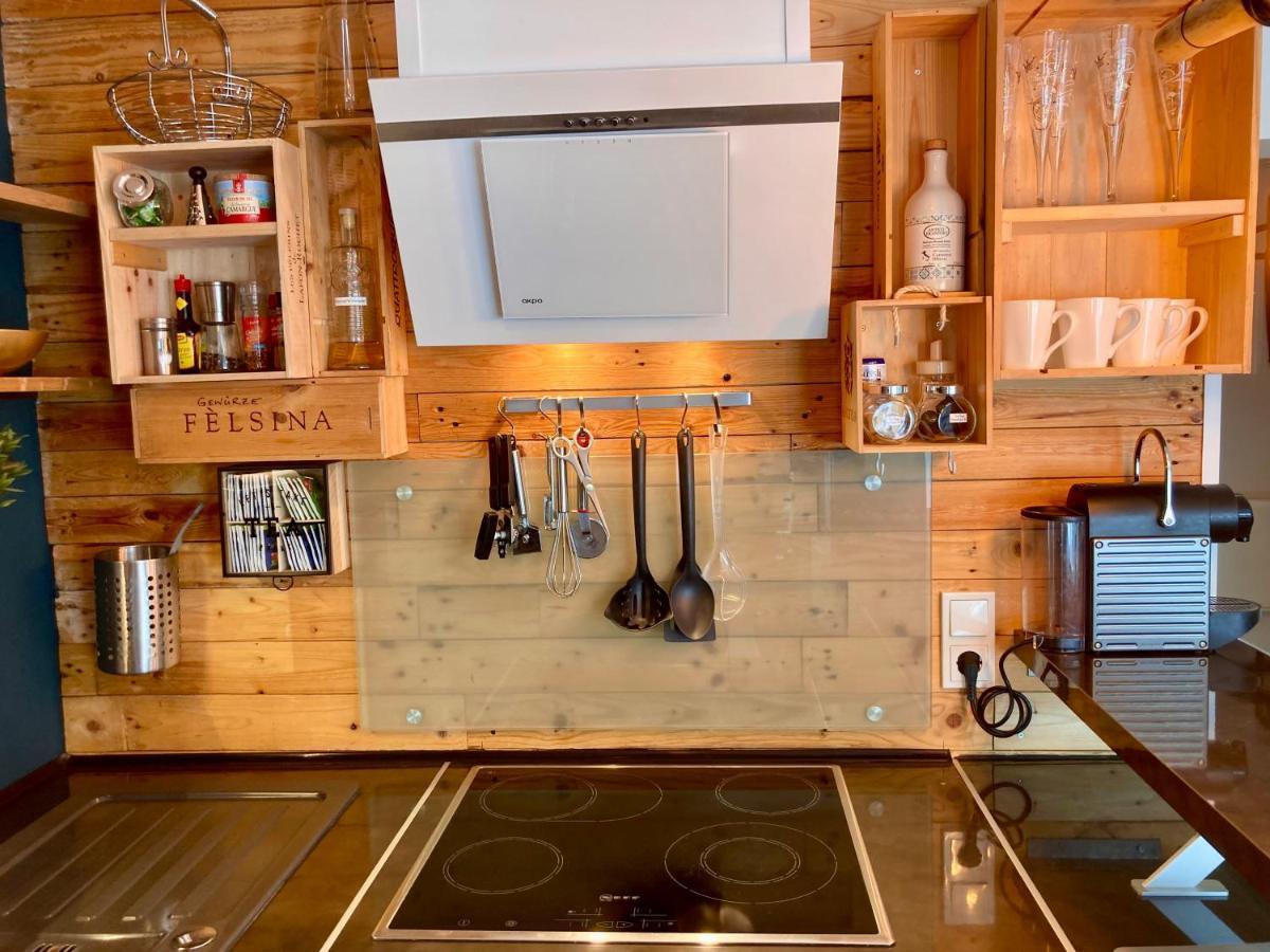Apartment Saarapartments: Adults-only Business & With Netflix